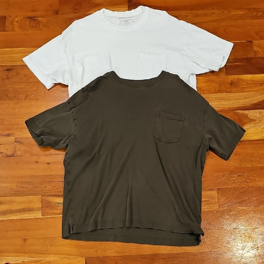 Banana Republic White and Green Short Sleeve Tees